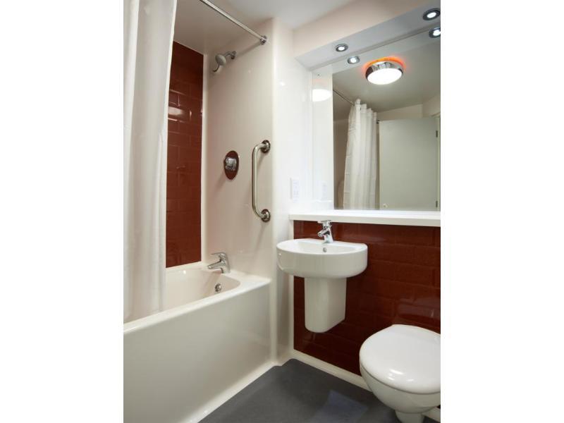 Travelodge Liverpool Central Exchange Street Eksteriør billede