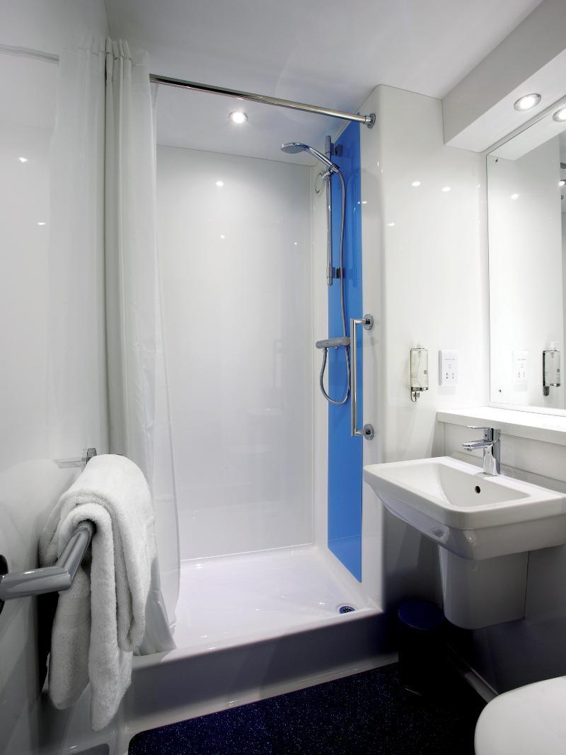 Travelodge Liverpool Central Exchange Street Eksteriør billede